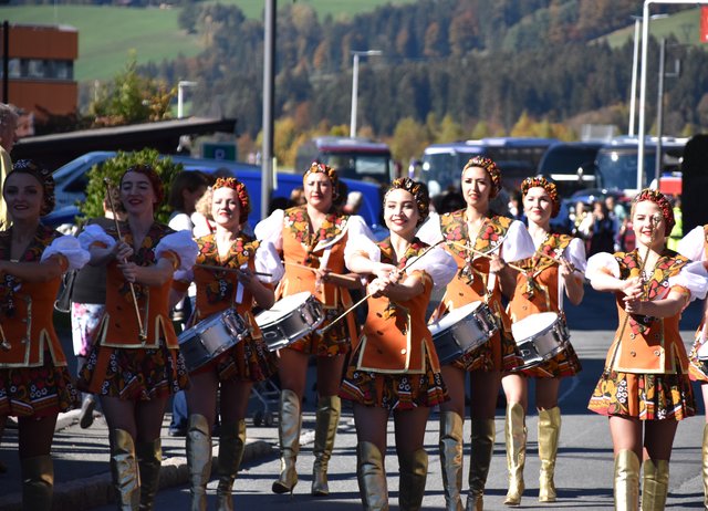 Sorgten für viel "Wirbel" beim Blasmusikfestival in Ellmau: die "Drum Girls Surgut" aus Russland.