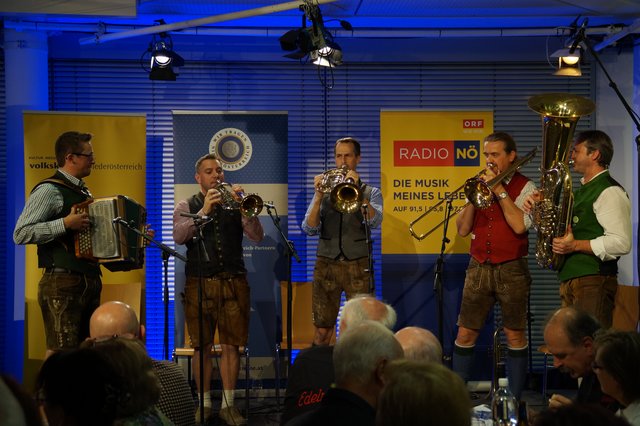 Faltenblech aus Bad Traunstein spielten bei der Langen Nacht der Volksmusik im Funkhaus auf.