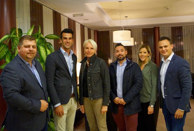 Bezirksvorstandssitzung im Römerhof Hotel: Bundesrat Andreas Spanring, gf. Landesparteiobmann Udo Landbauer, Stadtparteiobfrau-Stv. Susanne Eistert, GVV-Obmann Markus Hofbauer, Gemeinderätin Kerstin Stoiber und Bezirksobmann Andreas Bors