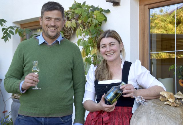 Eveline Weingartner und ihr Mann Hermann Hintler bei der Verkostung des Signums.