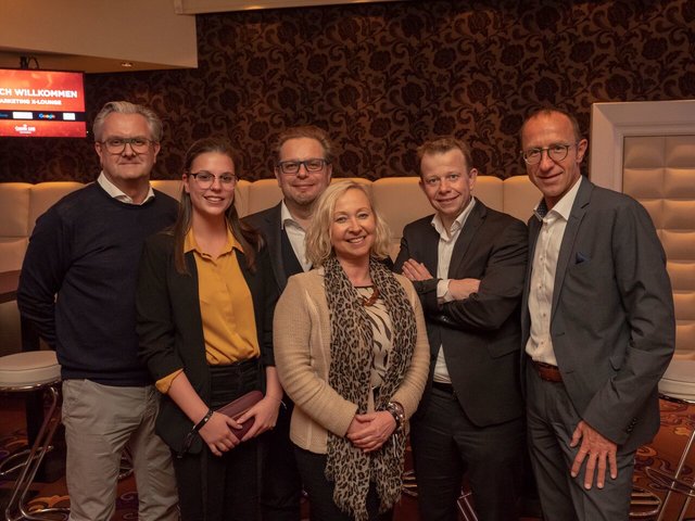 Initiator Markus Eiselsberger (2. v. l.) freute sich über 270 Gäste.