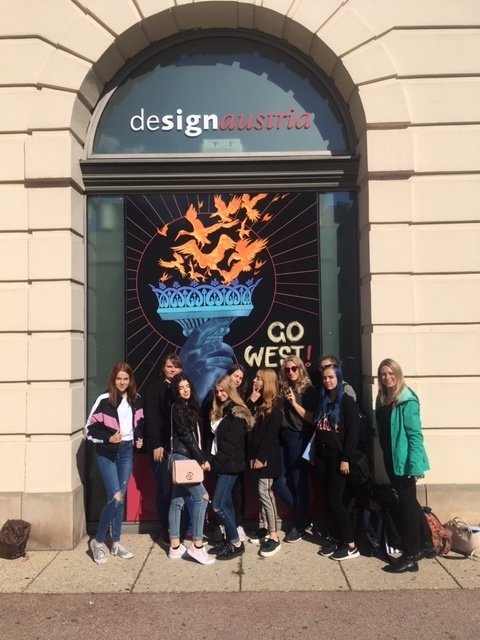 Designinteressierte Schülerinnen in Wien