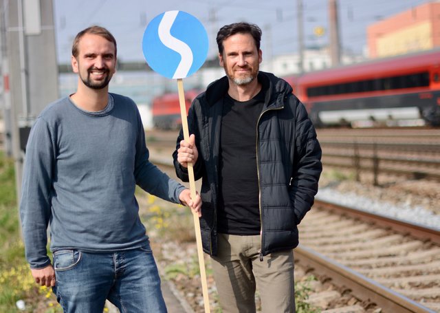 Fordern den Ausbau des öffentlichen Verkehrs im Linzer Süden: Die Grünen Gemeinderäte Klaus Grininger (l.) und Helge Langer