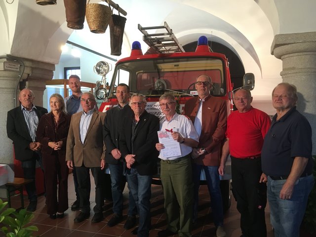 Siegfried Brandstetter, Eva Zulehner, Sebastian Lang (Fa. Rosenbauer), Johann Huber, Markus Wieshofer (Fa. Rosenbauer), Johann Rittenschober, Hubert Schaumberger, Johann Mittermaier (Fa. Mittermaier), Erwin Chalupar, Erich Minichberger
  | Foto: Christina Aichhorn