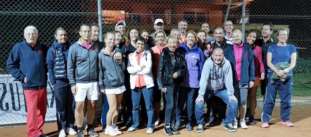 Teilnehmer beim Tennis-Saisonabschluss in Königstetten.