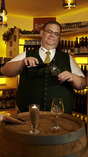 Karl Zuser in seinem Bierkeller