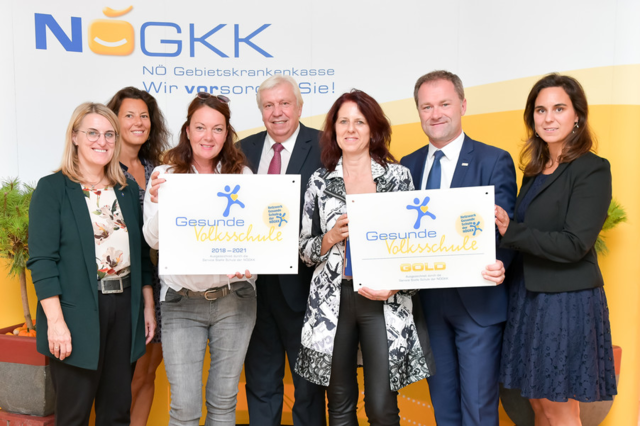 Landesrätin Ulrike Königsberger-Ludwig, Patrizia Nikzad (NÖGKK), Gerda Schmid (VS Kirchberg/Wagram), Bildungsdirektor HR Mag. Johann Heuras (LSR für NÖ), Mag. Martha Hollergschwandtner (VS Sieghartskirchen), Dir. Günter Steindl (NÖGKK), AL-Stv. Barbara Fischer-Perko, MA (NÖGKK)