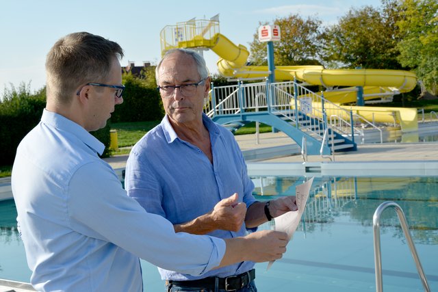 Denken bereits an die Badesaison 2019: Bürgermeister Anton Scheuwimmer (r.) und Vizebürgermeister Fritz Robeischl. | Foto: ÖVP