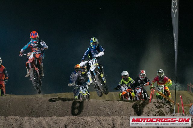 Volle Power gab Lukas Höllbacher (#72) beim Motocross-Nightrace in Imberg.