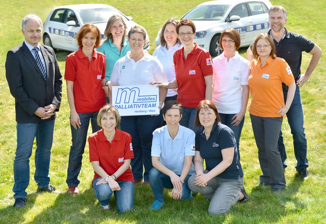 Primarius Norbert Bauer mit den Mitgliedern des mobilen Palliativteams Hartberg-Weiz.