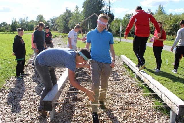 Teambuildung im Motorikpark: Die Borbet-Lehrlinge lernen sich im Braunauer Motorikpark kennen.  | Foto: Jobstars