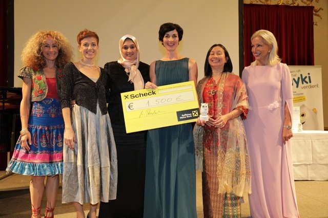 Das Team des Grazer Vereins freut sich über den Preis.