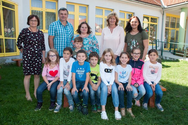 h.v.l. Dir. Herta Bugl, Vizebgm. Josef Landstetter, Heidelinde Mutenthaler, Bgm. Gerlinde Schwarz, Bildungsgemeinderätin gfGR Ulrike Höhrhager