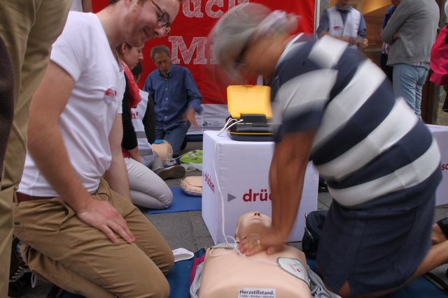 Leben retten: Passanten konnten in Graz üben.