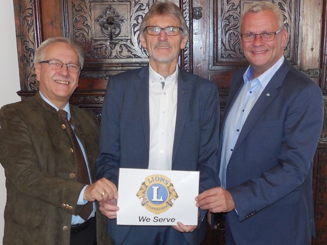 v.l.n.r.: Dipl.-Ing. Gerhard Spatzierer, Präsident Mag. Gerhard Jeidler, LAbg. Bgm. Mag. Thomas Steiner | Foto: Lions Club Eisenstadt