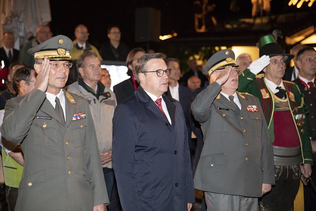 Leiter des Abwehramtes Generalmajor Rudolf Striedinger, LH Günther Platter und Militärkommandant Generalmajor Herbert Bauer (v.l.) | Foto: Land Tirol/Sedlak