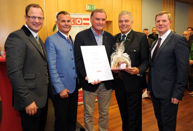 Martin Ettinger (Bezirksstellenobmann WKO Gmunden), Robert Oberfrank (Bezirksstellenleiter WKO Gmunden), Rudolf Wagner, KommR Leo Jindrak (Vizepräsident WKOÖ), Mag. Dr. Hermann Pühringer (Direktor WKOÖ)