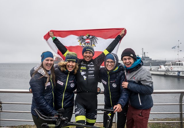 Der neue Weltrekord ist aufgestellt: Michael Strasser mit seinem Team in Patagonien