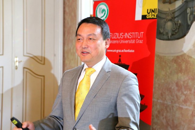 Federführend: Wan Jie Chen, Direktor des Konfuzius-Instituts in Graz, freut sich über den internationalen Austausch.