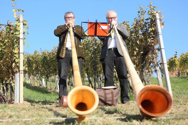 Auch Alphornbläser waren am Klöchberg vertreten.