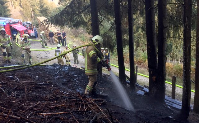 Die Feuerwehren waren rasch zur Stelle und konnten ein Ausbreiten des Brandes verhindern!