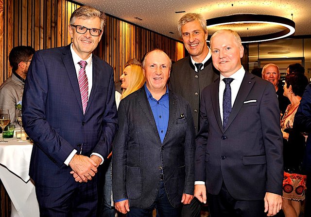 Bgm. Klaus Winkler, Stadtpfarrer Michael Struzynski, Johannes Haid, Franz Aufschnaiter (v. li.). | Foto: Hypo Tirol