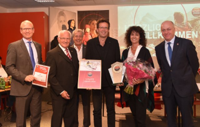SPORT 2000 Lieb Markt wurde in der Kategorie Größte Umsatzsteigerung im Eigengeschäft zum „Händler des Jahres“ ausgezeichnet. V.l.n.r.: Johannes Trauner (Vorstand / Obmann), Dr. Holger Schwarting, (Hauptamtlicher Vorstand), Arch DI Josef Gasser und Mag. Margit Gasser (Geschäftsführung SPORT 2000 Lieb Markt), Peter Trappel (Aufsichtsrat), Herr Peter Günther (Vorstand)