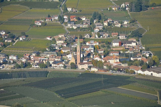 Beim Gasthaus Lipp in Perdonig bietet sich dieser herrliche Ausblick auf das Überetsch.