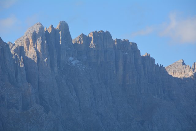 Der Latemar bildet in den Dolomiten mit seinen 2.842 Metern Seehöhe die Grenze zwischen Südtirol und dem Trentino.