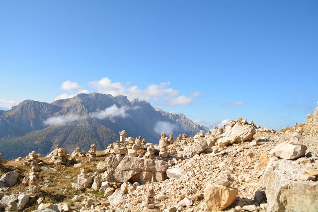 Eine gemütliche Wanderung am Fuße des 3.004 Meter hohen Rosengartens im Eggental.