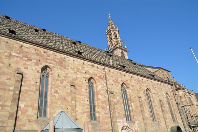 Der Dom Maria Himmelfahrt ist die Stadtpfarrkirche der Südtiroler Landeshauptstadt Bozen und Bischofskirche der römisch-katholischen Diözese Bozen-Brixen.