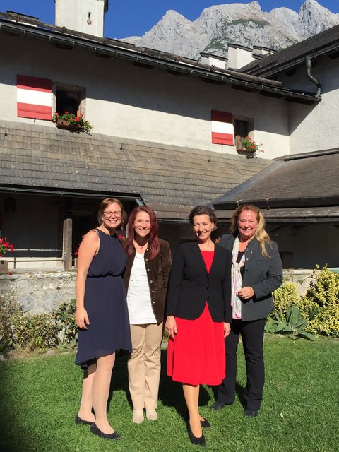 Karin Dollinger (re.) wurde offiziell zur neuen Landesvorsitzenden der SPÖ-Frauen Salzburg gewählt – im Bild mit Andrea Brunner, Michaela Ferschmann und Gabriele Heinisch-Hosek (v.l.).