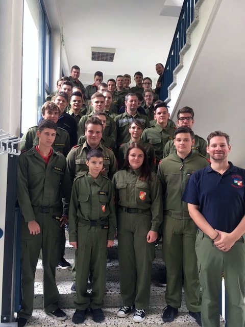 Gebäudetechnik-Schüler beim Branddienst-Lehrgang in der Landesfeuerwehrschule