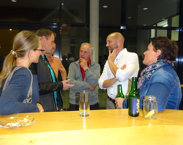 Nach dem Vortrag gab es angeregte Diskussionen.
