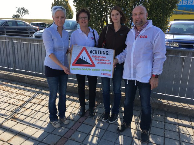 ÖGB Waldviertel-Süd Frauenvorsitzende Doris Hofmann, BR Gabriele Dastel, Martina Weiss und ÖGB Regionalsekretär Waldviertel-Süd Franz Steindl (v.l.).