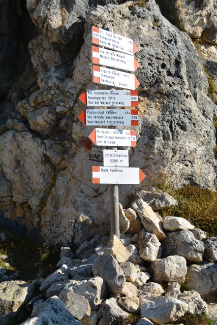 Eine gemütliche Wanderung am Fuße des 3.004 Meter hohen Rosengartens im Eggental.
