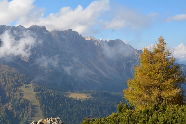 Eine gemütliche Wanderung am Fuße des 3.004 Meter hohen Rosengartens im Eggental.