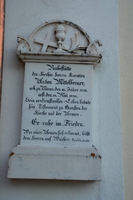 Die Pfarrkirche in Eggen ist dem heiligen Nikolaus geweiht.