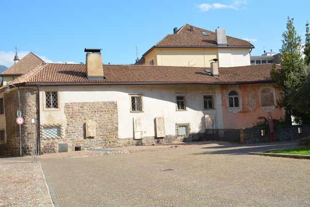 Der Dom Maria Himmelfahrt ist die Stadtpfarrkirche der Südtiroler Landeshauptstadt Bozen und Bischofskirche der römisch-katholischen Diözese Bozen-Brixen.