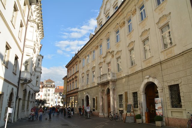 Mit fast 110.000 Einwohnern ist Bozen die größte Stadt in Südtirol.
