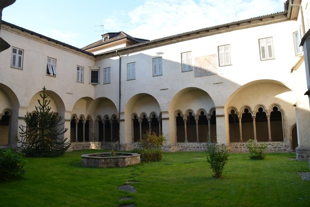 Das Franziskanerkloster und die dazugehörende Kirche in Bozen beherbergen wertvolle Fresken und weitere Kunstwerke.