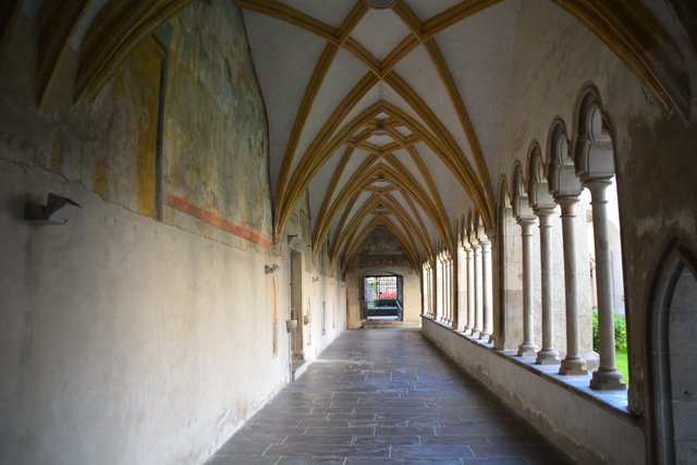 Das Franziskanerkloster und die dazugehörende Kirche in Bozen beherbergen wertvolle Fresken und weitere Kunstwerke.