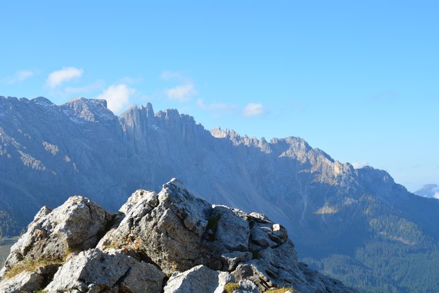 Der Latemar bildet in den Dolomiten mit seinen 2.842 Metern Seehöhe die Grenze zwischen Südtirol und dem Trentino.