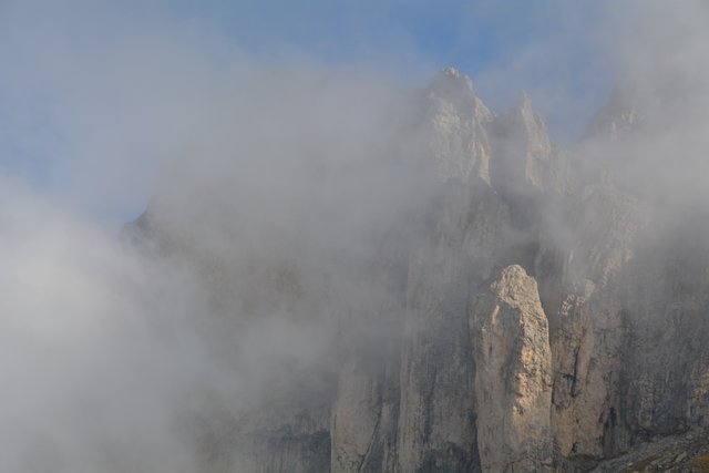 Eine gemütliche Wanderung am Fuße des 3.004 Meter hohen Rosengartens im Eggental.