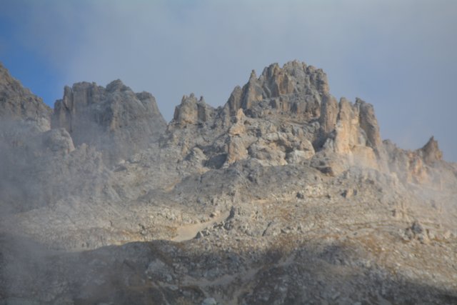 Der Latemar bildet in den Dolomiten mit seinen 2.842 Metern Seehöhe die Grenze zwischen den Südtirol und dem Trentino.