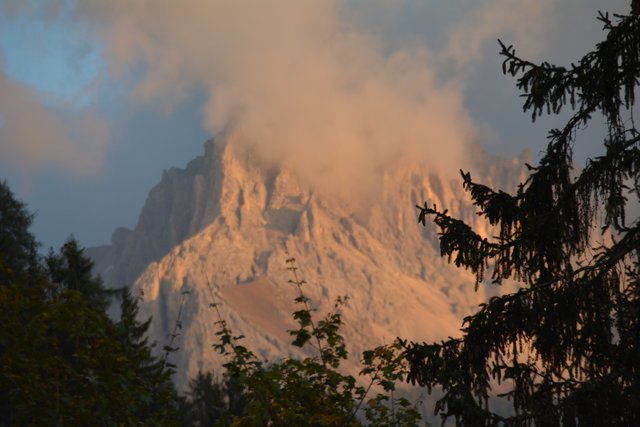 Der Latemar bildet in den Dolomiten mit seinen 2.842 Metern Seehöhe die Grenze zwischen den Südtirol und dem Trentino.