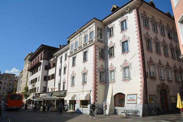 Mit fast 110.000 Einwohnern ist Bozen die größte Stadt in Südtirol.