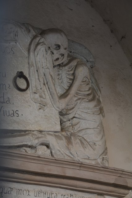 Das Franziskanerkloster und die dazugehörende Kirche in Bozen beherbergen wertvolle Fresken und weitere Kunstwerke.