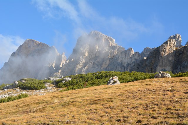 Eine gemütliche Wanderung am Fuße des 3.004 Meter hohen Rosengartens im Eggental.
