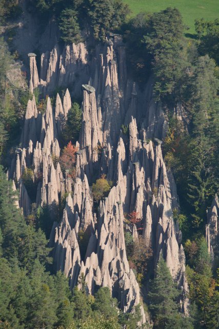 Ein Spaziergang zu den beeindruckenden Erdpyramiden am Ritten.